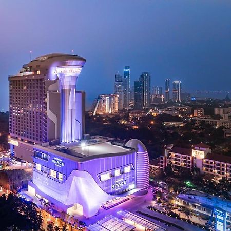 Grande Centre Point Space Pattaya Exterior foto The Royal Paragon Hotel