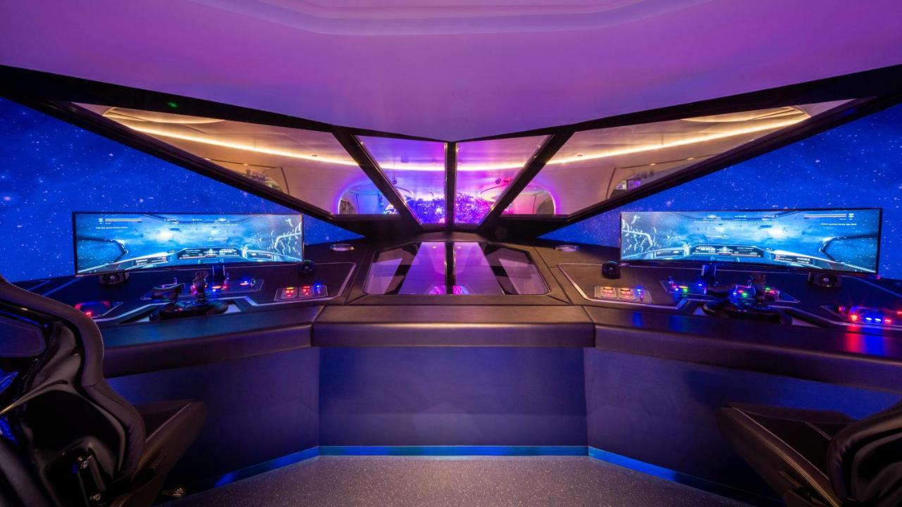 Grande Centre Point Space Pattaya Exterior foto The control room of the London Eye